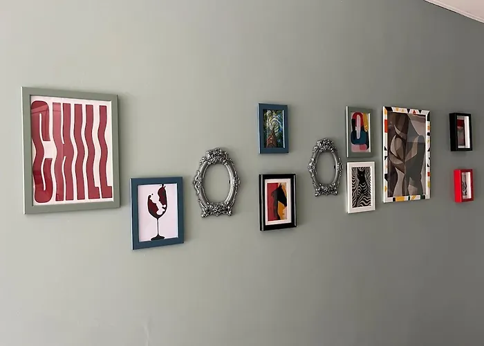 Location, Carefully Decorated, Design *